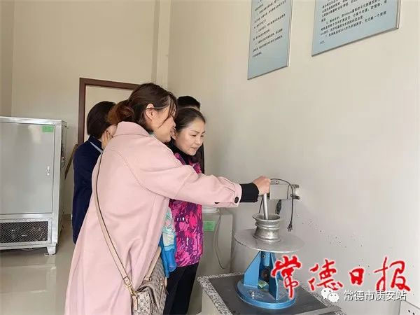 常德市采取“雙隨機(jī)、一公開”,抽檢22家預(yù)拌砼、預(yù)拌砂漿生產(chǎn)企業(yè) 常德市采取“雙隨機(jī)、一公開”,抽檢22家預(yù)拌砼、預(yù)拌砂漿生產(chǎn)企業(yè)